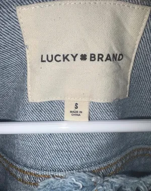 Lucky Brand collarless cropped denim jacket- small - women’s thumbnail 3