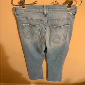 Mother Insider Crop Step Fray Jeans in Fresh Catch thumbnail 6