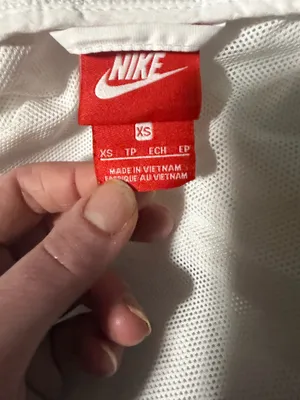 Nike Sportswear Windrunner women's white& black jacket size XS. thumbnail 6