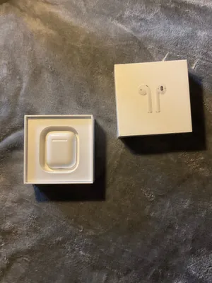 AirPods  thumbnail 3