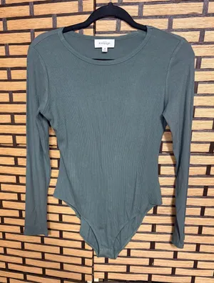 Kaileigh green ribbed long sleeve bodysuit size medium thumbnail 1