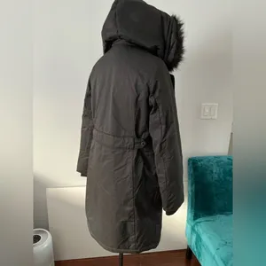 Women’s winter coat 🖤 EUC 🖤 Black Size M thumbnail 4