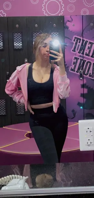 Gymshark Sports Bra & Legging Set thumbnail 2