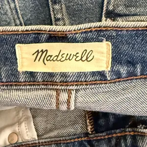 Madewell The Girljean in Cadell Wash: Ripped‎ Edition thumbnail 4