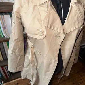 Old Navy tan belted lightweight XS minimalist trench coat thumbnail 2
