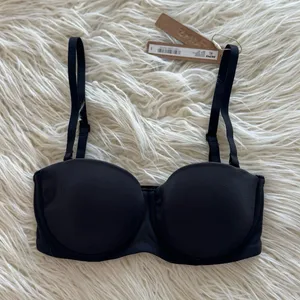 Skims Fits Everybody Strapless Bra Onyx Size 30C thumbnail 1