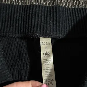 Alo Yoga Muse Jogger Size Small thumbnail 5