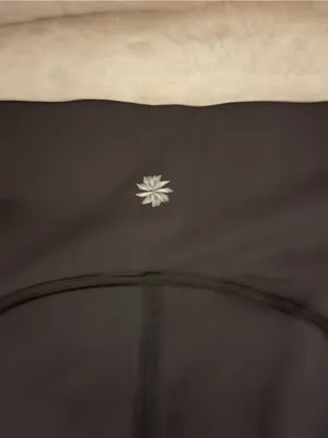 Athleta Ultimate Stash Pocket Shorts in black size large thumbnail 5
