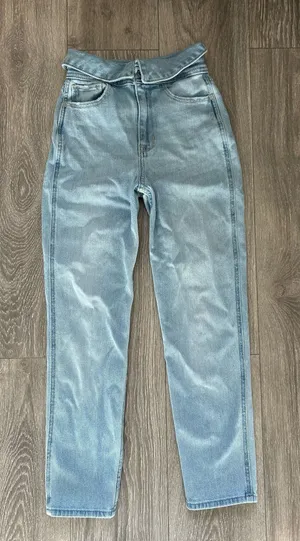 Hollister Ultra High-Rise Mom Jeans Size W23 L27 thumbnail 1