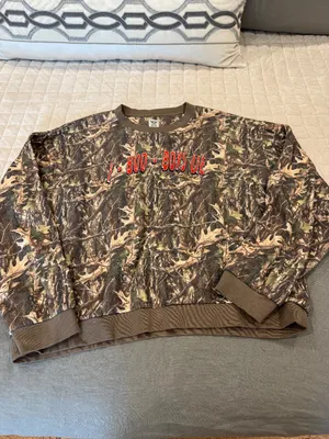Boys Lie Kara Manhunt Graphic Crewneck Pullover thumbnail 3