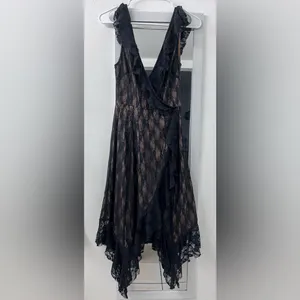 Kimchi Blue Indy Lace Midi Dress. Urban Outfitters. Small thumbnail 4