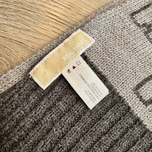 Michael Kors‎ Logo Scarf Black and Grey MK Pattern Thick Knit Winter Scarf thumbnail 3