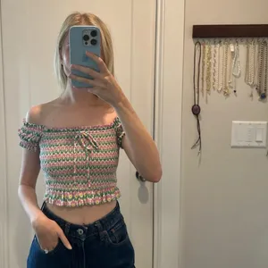 Zara Pink Floral‎ Smocked Cropped Top Size Small thumbnail 6