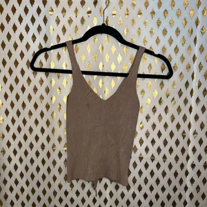 Dreamers by Debut Nude tan sweater v neck tank top crop top size L thumbnail 4
