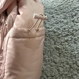 Blogilates Mini Backpack Pink NWOT Pillow Soft Bungee 7 Pocket Target thumbnail 4