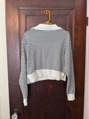 Universal Threads Sweater thumbnail 3