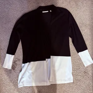 Cyrus Black and White Women's Cardigan. L thumbnail 1