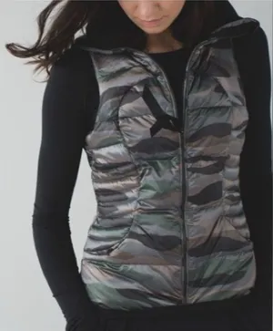 Lululemon Fluffin Awesome Vest Camo Goose Down size 6 thumbnail 1