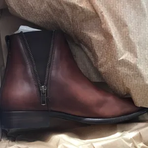 Frye Carly Zip Chelsea Booties Size 6 New In Box thumbnail 3