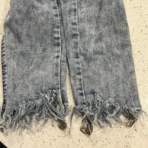 Free People 25 Skinny Jeans Light Acid Wash Fringe Hem Distressed OB661483 Boho thumbnail 5