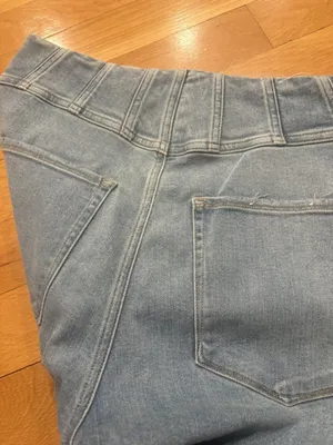 Good American Size 15 Light Wash Straight Leg Jeans with Seam Detail thumbnail 6