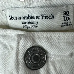 Abercrombie & Fitch Skinny High Rise White Distressed Jeans Size 30 / 10 Short thumbnail 5