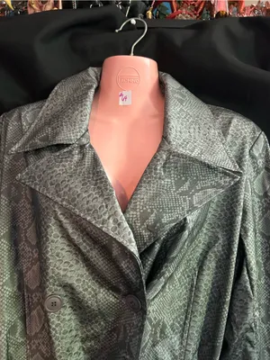 Colebrook & CO. Women’s Metallic Gray Snake-Print Lightweight Trench Coat MD thumbnail 7