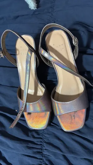 Holographic Heels A New Day thumbnail 4