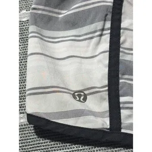 Lululemon Hotty Hot Shorts Size 4 Grey White Striped Running Athletic with Liner thumbnail 5