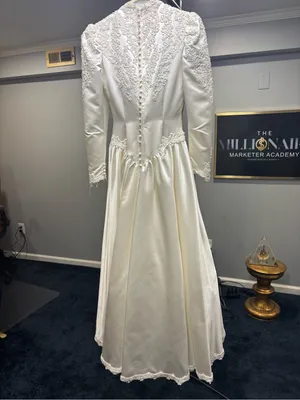 Vintage Ivory Lace Satin Long Sleeve Wedding Dress thumbnail 2