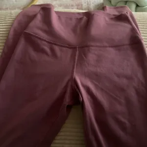 Alo Yoga Leggings thumbnail 1