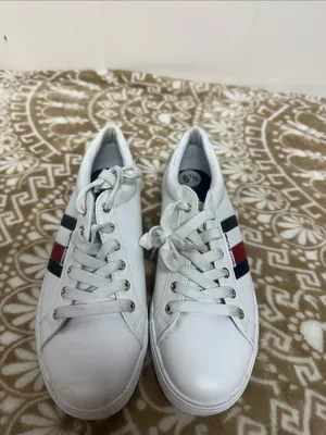 Tommy Hilfiger White Low-Top Sneakers with Red & Navy Stripes thumbnail 2