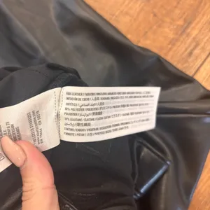 Abercrombie & Fitch The '90s Straight Ultra High Rise Vegan Leather Curve Pant 2 thumbnail 5