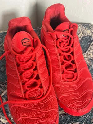 Nike All-Red Mesh Athletic Sneakers thumbnail 1