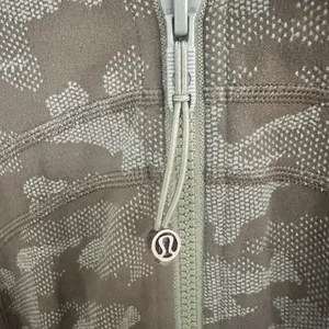 Lululemon Define Jacket Heritage Camo Dark Olive Green Twill Size 6 RARE thumbnail 5