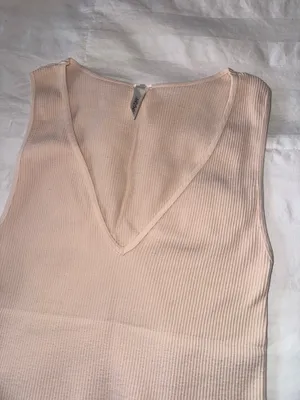 NIKIBIKI Top Ribbed V-Neck Crop thumbnail 2