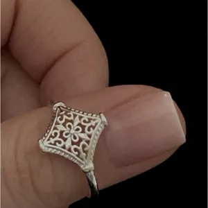 NEW 14k White Gold-Plated 316L Cut Out‎ Filigree Hollow Flower Ring, Size 7 thumbnail 6