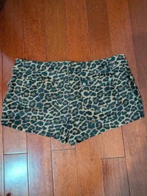 White Fox Leopard Print Low Rise Cargo Shorts Large thumbnail 2