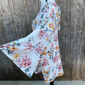 Lavish Woman’s Plus Size Floral Print Bell Sleeve Blouse Size 3X thumbnail 5