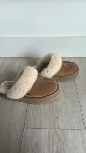 UGG Slippers Women’s thumbnail 3