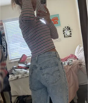 Light Wash High-Waisted Straight Leg Jeans Levi’s thumbnail 3