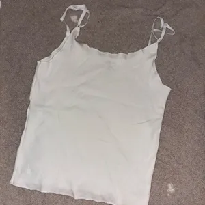 brandy melville tank top  thumbnail 3