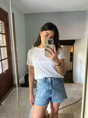 BDG/Urban Outfitters High-waisted, distressed denim shorts with a relaxed fit and a touch of grunge charm thumbnail 2