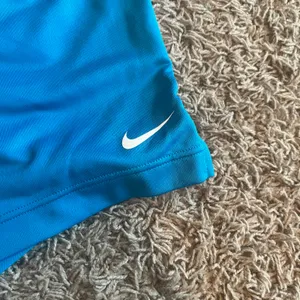 NWT! Nike Women's Dri-Fit Attack Training Shorts Blue Size Medium thumbnail 5