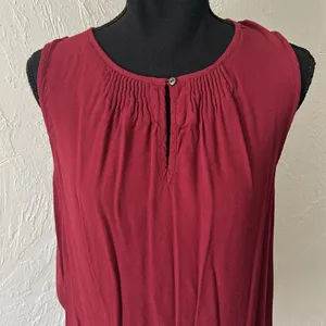 Madewell Red Burgundy Pleated Sleeveless Blouse w/ Keyhole Detail thumbnail 3