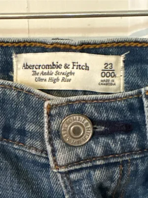 Abercrombie & Fitch Distressed Straight-Leg Blue Jeans thumbnail 4