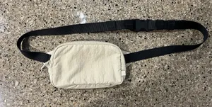 Lululemon Everywhere Belt Bag Mini thumbnail 1