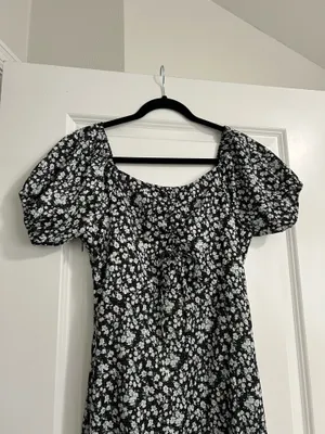 Floral Puff Sleeve Black Midi Dress Women’s Size Medium thumbnail 2