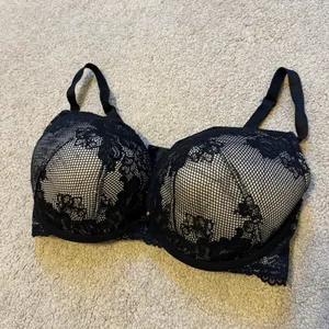Torrid Floral Lace Bra Size 40DD Black & Nude thumbnail 2