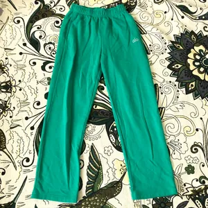 Alo Yoga Accolade Straight Leg Sweatpant Green Emerald S thumbnail 3